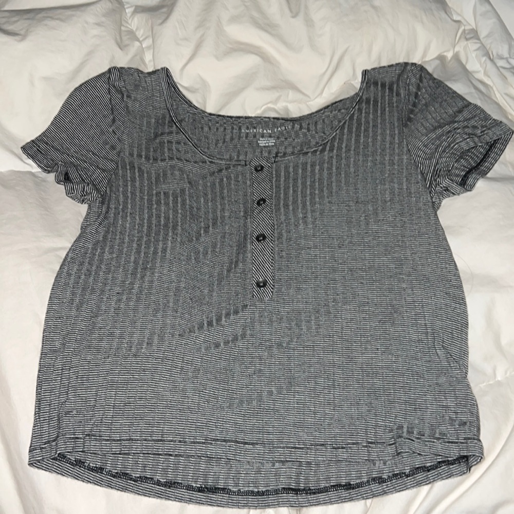 slightly cropped tshirt/blouse from American Eagle. Worn maybe once or twice.